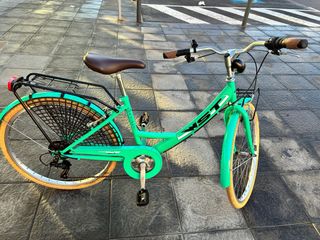 Bicicleta urbana verde agua