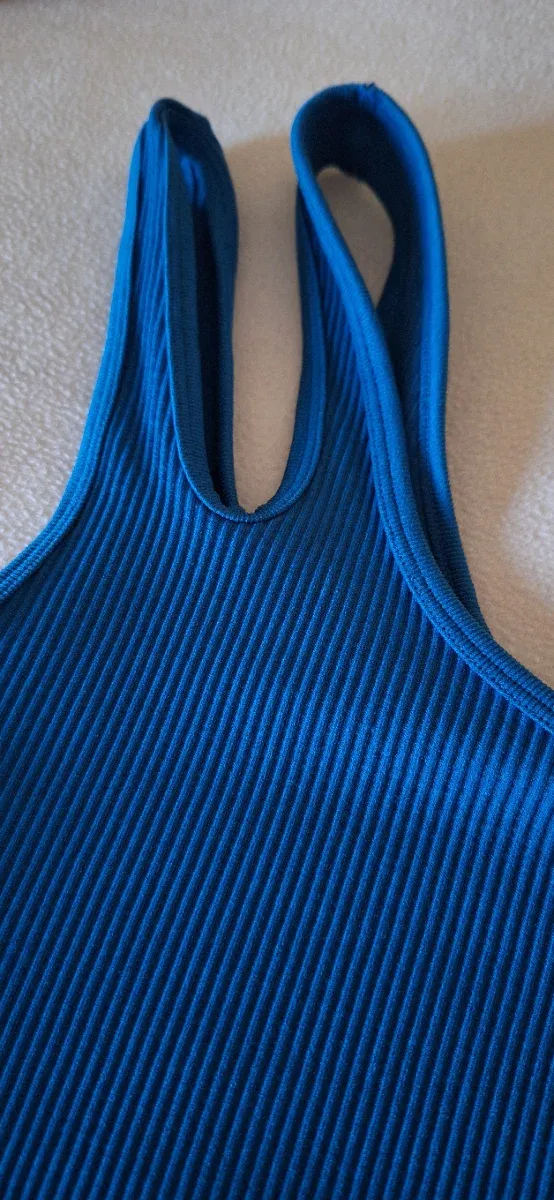 Top Zara azul de un hombro