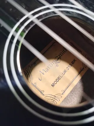 Martin Smith UK-212-BK Ukelele con funda y púa