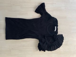 Top Uterqüe negro manga abullonada