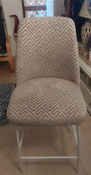 Silla alta tapizada beige y gris 50€ por silla