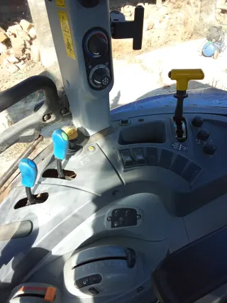 Tractor New Holland Azul