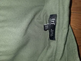 Cazadora verde con detalles