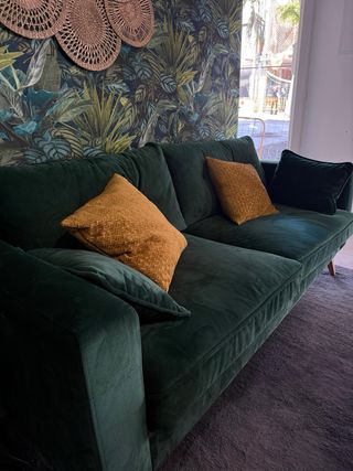 Sofá verde Maison du Monde terciopelo