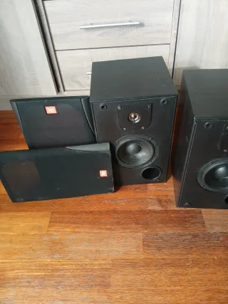 Altavoces jbl  60 w. 6 ohmios