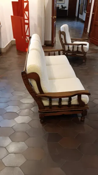 Sofá 3 plazas tela y madera