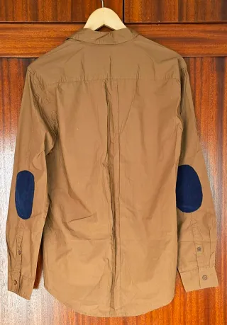 Camisa nueva marrón con coderas azules Talla L