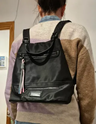 2 Mochilas Parfois: floral y negra