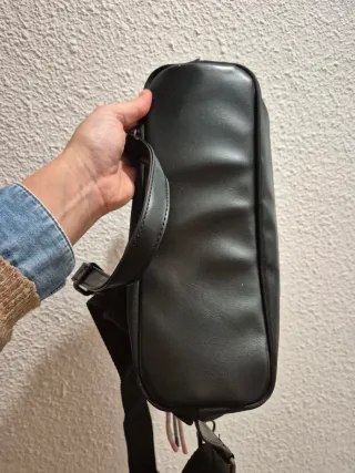 2 Mochilas Parfois: floral y negra