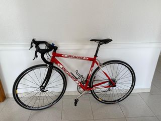 Bicicleta de carretera Specialized Roja