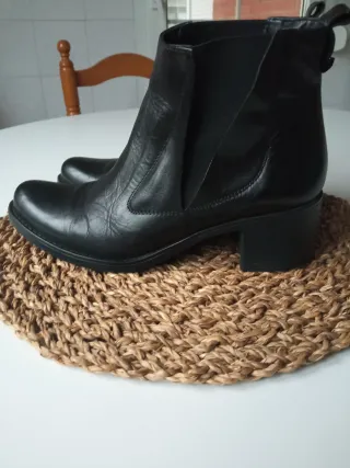 Botines de cuero negros