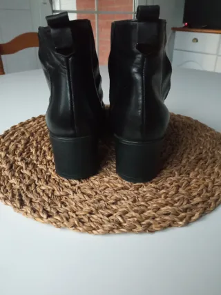 Botines de cuero negros