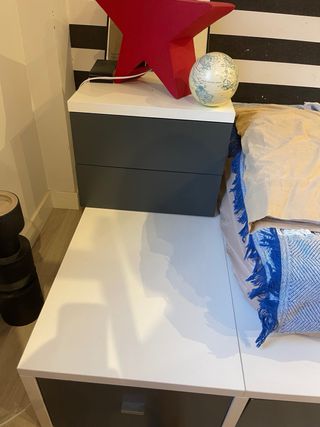 Cama nido gris y blanca