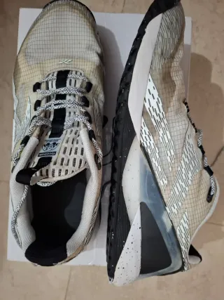 Zapatillas Reebok Beige y Blancas