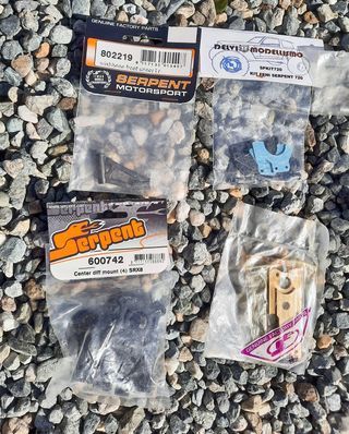 Ricambi SERPENT per automodelli RC