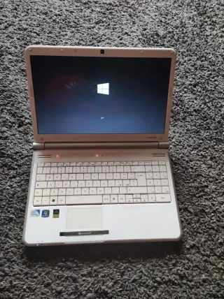 Packard Bell Portátil Negro y Plateado