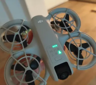 DJI NEO ( Dron,hub estación de carga,3 baterías)