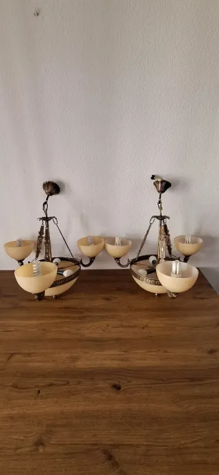 Lámparas de techo doradas y beige