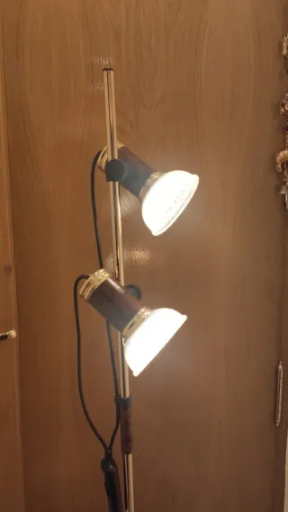 Lámpara de pie retro dorada y marrón