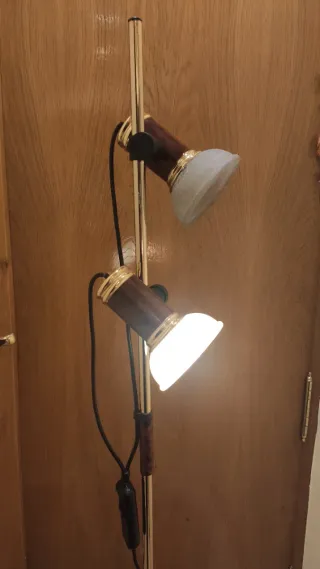 Lámpara de pie retro dorada y marrón