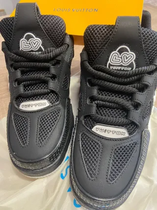 Zapatillas LV Trainer Talla 42 Nuevas