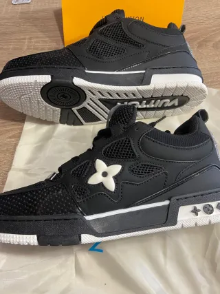 Zapatillas LV Trainer Talla 42 Nuevas