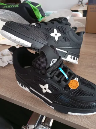 Zapatillas LV Trainer Talla 44/ 10 y 42/8.5