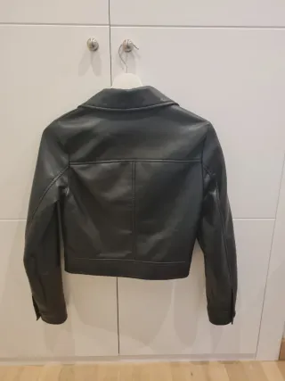 Cazadora polipiel mujer negra