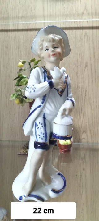 Figura Joven Caballero con Paloma