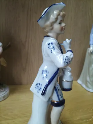 Figura Joven Caballero con Paloma