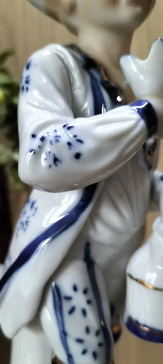 Figura Joven Caballero con Paloma