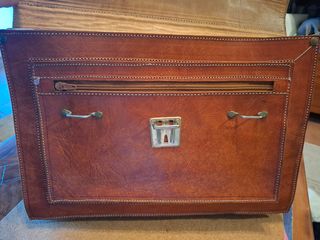 Maletín de piel marrón