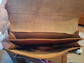 Maletín de piel marrón