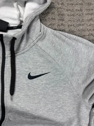 ¡¡OFERTA!! Talla L Chaqueta Nike Dri-Fit Gris