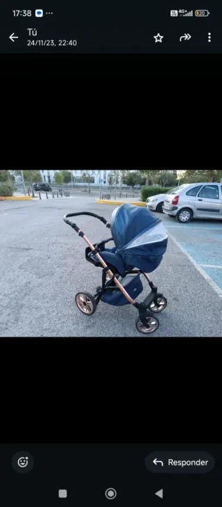 Carro de bebé azul marino