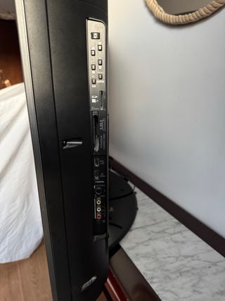 Toshiba 42” Full HD TV No smart