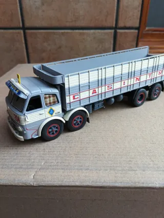 Camión Pegaso escala 1:43