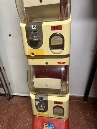Máquina expendedora de bolas Tomy