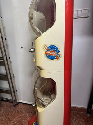 Máquina expendedora de bolas Tomy