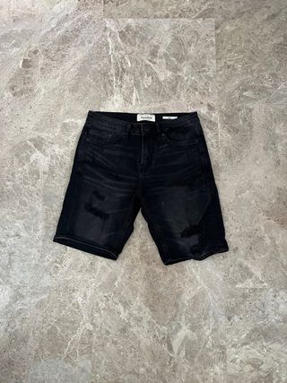 Vaqueros cortos Pull&Bear negros desgastados