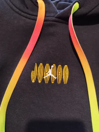 Felpa Jordan con cappuccio e maniche rosse