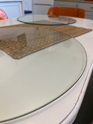 Cristalli rotondi per tavolo in vimini e altro