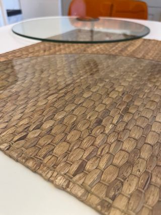 Cristalli rotondi per tavolo in vimini e altro