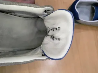 Zapatillas grises y verde azulado