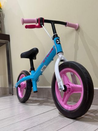 Bicicleta sin pedales B'Twin azul y rosa