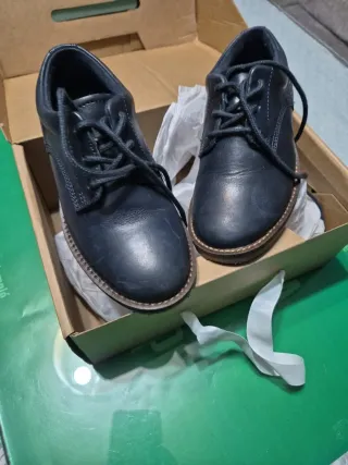 Zapatos Zara niño talla 28, azul marino, cordones.