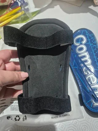 Caneleiras de futebol azuis