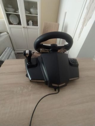 Volante con pedali fanatec