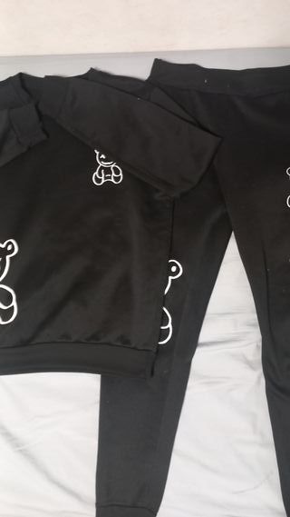 Sudadera negra con estampado de osos