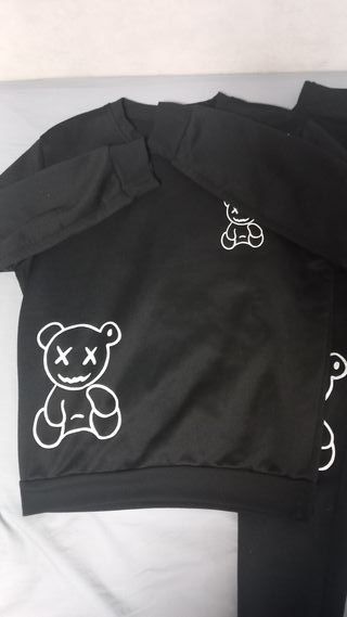 Sudadera negra con estampado de osos